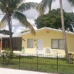 Great spot for a sunny,  hassle free vacation. Clean, safe and updated. SE 3rd st,