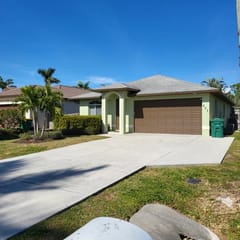 Naples, Single family pool home. Clean, safe and close to the Gulf.