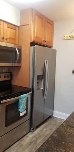 Close to it all, clean, safe and updated. Everything you need. SE 2nd. - Image 4
