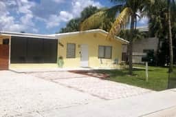Great spot for a sunny, hassle free vacation. Clean, safe and updated. SE 3rd st, - Image 2