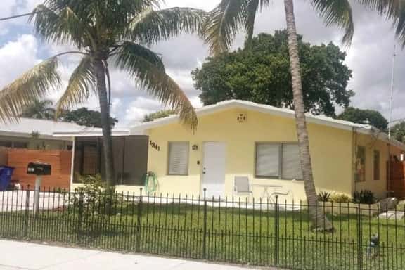 Great spot for a sunny, hassle free vacation. Clean, safe and updated. SE 3rd st, - Image 1