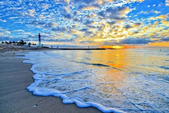 Studio Walk to the Beach. Everything you need. Clean, safe with everything you need. . - Image 1