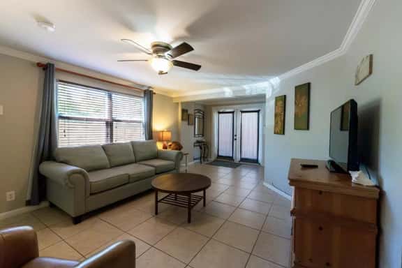 The Best beach block location in Pompano , Clean, safe and private. Apt. B - Image 1