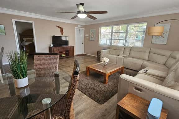 Pompano beach block tropical retreat. Clean, safe and updated. A4 - Image 1