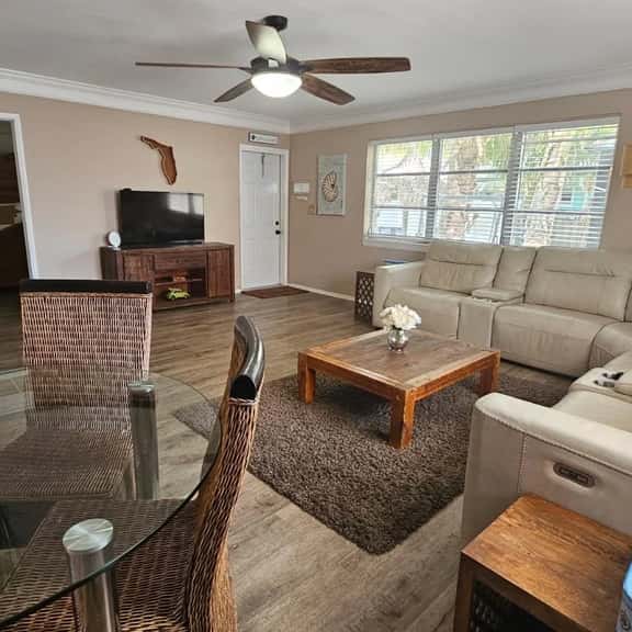 Pompano beach block tropical retreat. Clean, safe and updated. A4 - Image 1