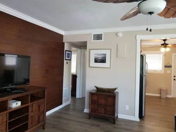 Beach Block Bungalow, everything you need. Clean, safe and updated. - Image 2