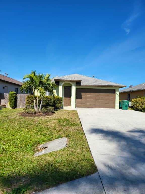 Naples, Single family pool home. Clean, safe and close to the Gulf. - Image 2
