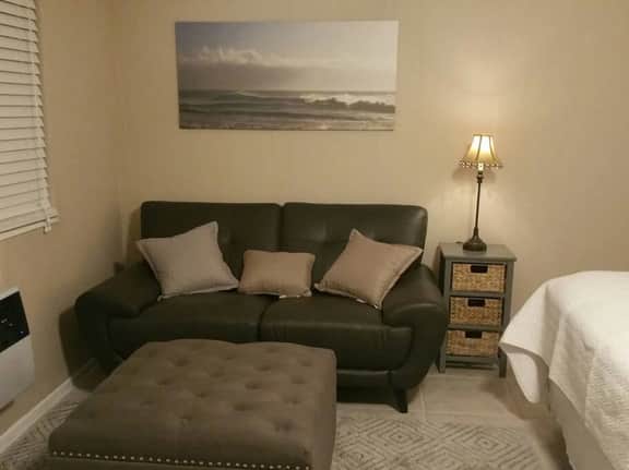 Studio Walk to the Beach. Everything you need. Clean, safe with everything you need. . - Image 4