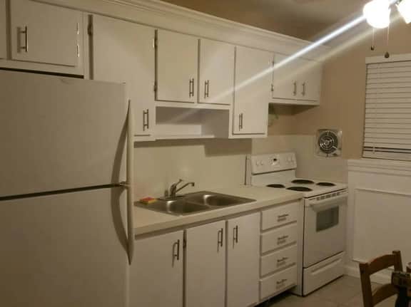 Studio Walk to the Beach. Everything you need. Clean, safe with everything you need. . - Image 5