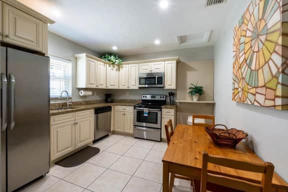The Best beach block location in Pompano , Clean, safe and private. Apt. B - Image 3