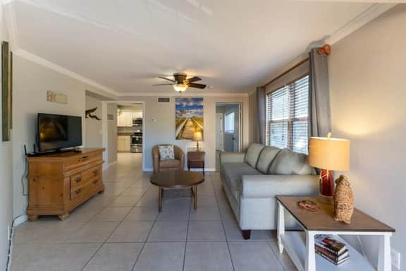 The Best beach block location in Pompano , Clean, safe and private. Apt. B - Image 2