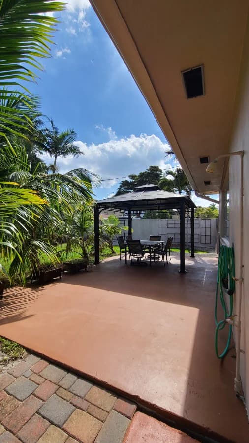 Beach Block Bungalow. Clean, safe and updated. Everything You Need. A2 - Image 1