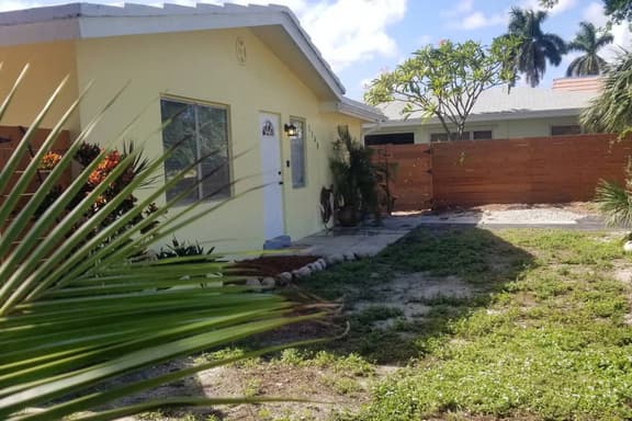 Close to it all, clean, safe and updated. Everything you need. SE 2nd. - Image 1