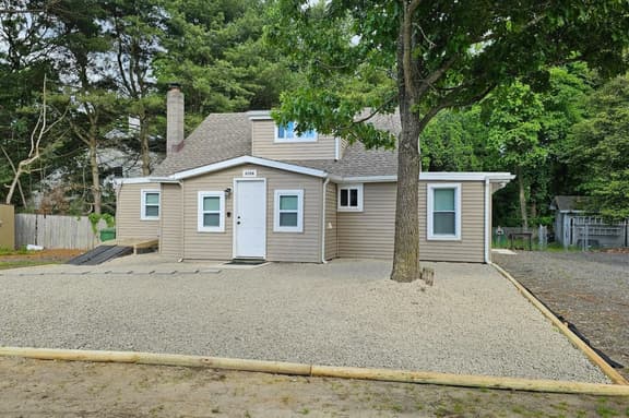 Cozy, quiet, clean and updated. - Image 1