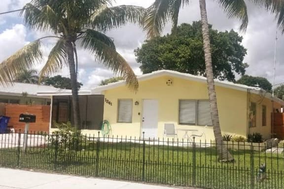 Great spot for a sunny, hassle free vacation. Clean, safe and updated. SE 3rd st, - Image 1