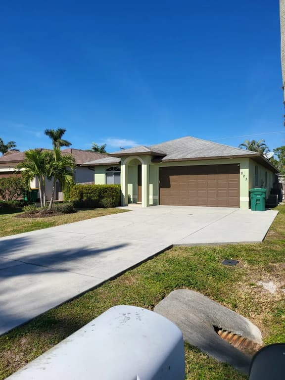 Naples, Single family pool home. Clean, safe and close to the Gulf. - Image 1